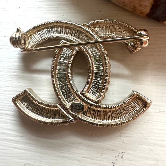 Chanel Pearl and Rhinestone Brooch - Picture 2 of 8